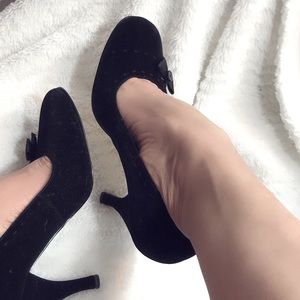 Sam & Libby Betty square toe vintage loom pumps